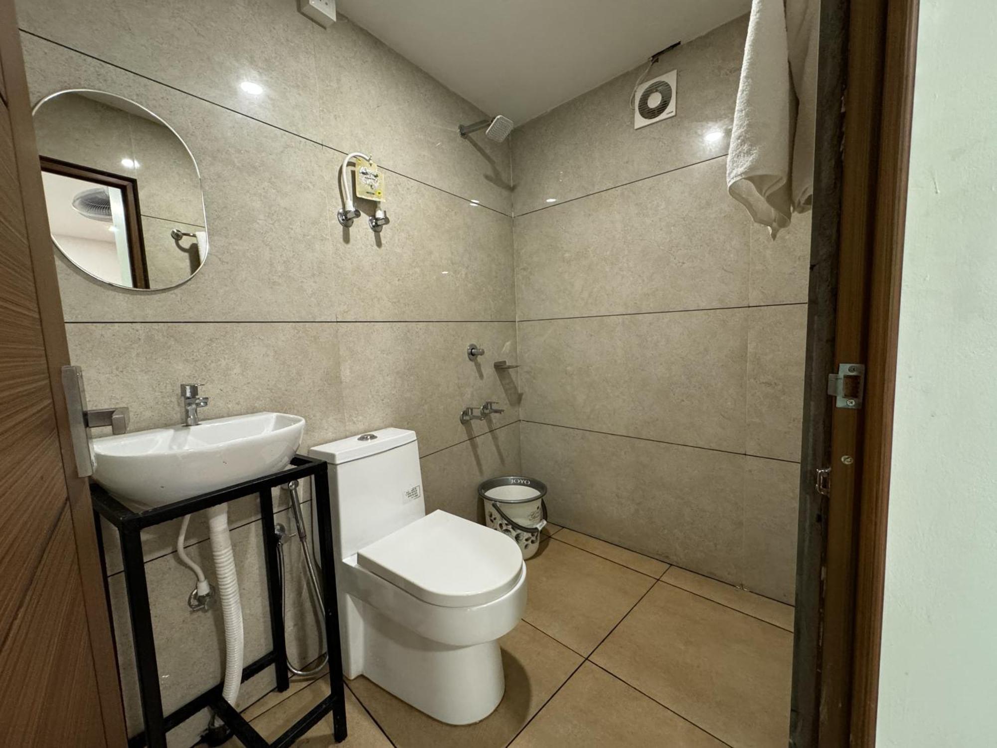 Amsher Suit Lulu Mall Road Hotel Kochi Eksteriør billede