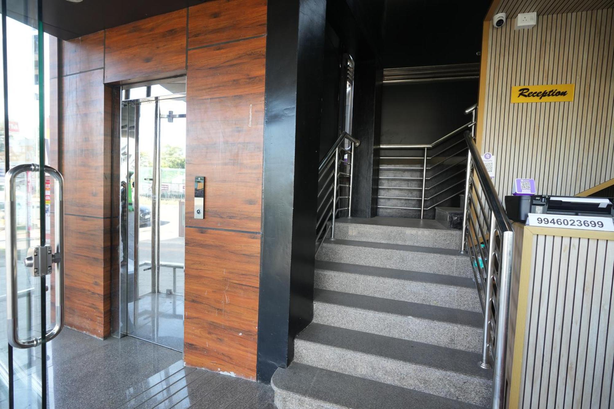 Amsher Suit Lulu Mall Road Hotel Kochi Eksteriør billede